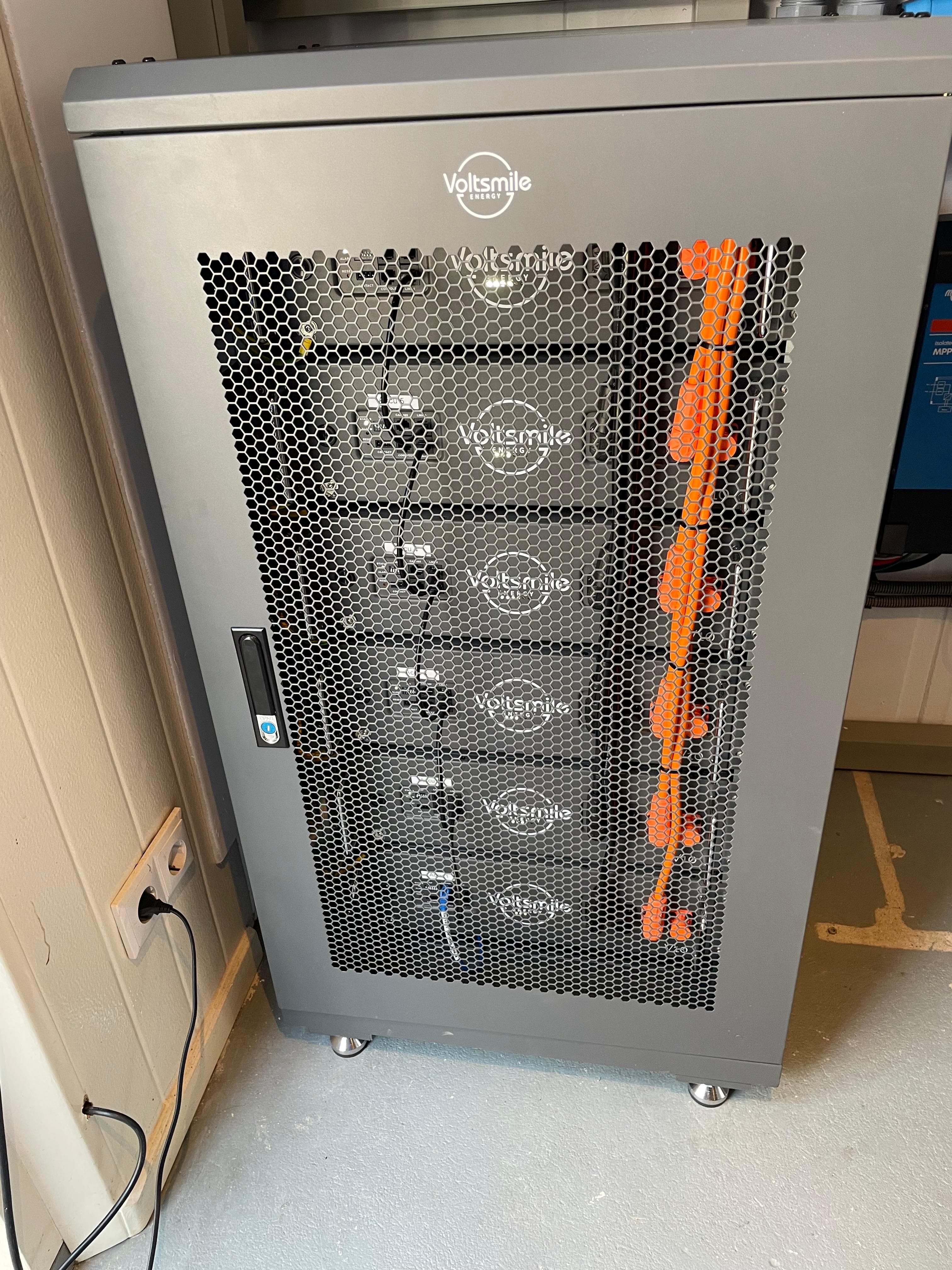 Voltsmile batterijrack, onderdeel van een modulair Victron energiesysteem